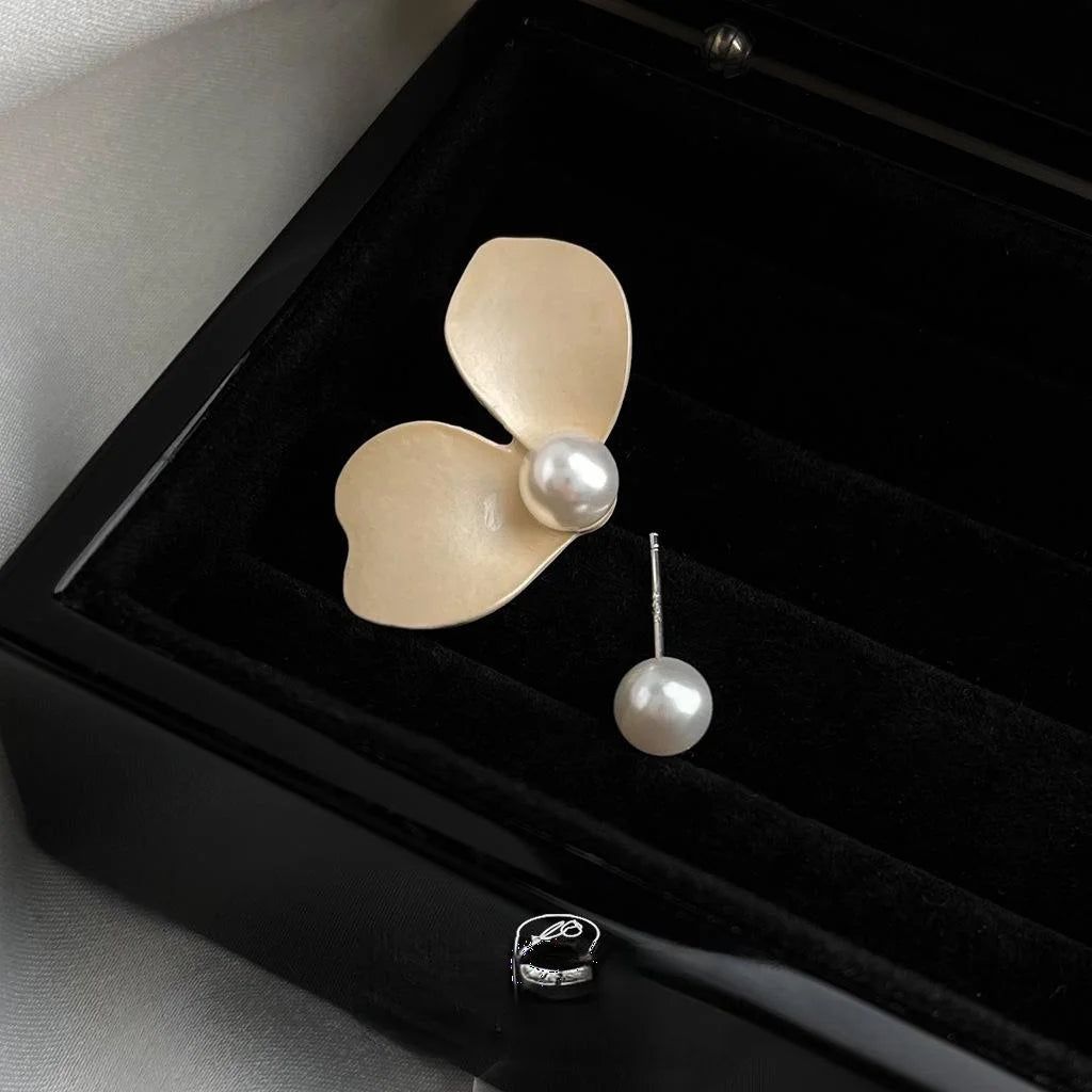 Asymmetric Designer High Gloss Pearl Flower Petal Stud Earrings For Women Sweet Floral Jewelry