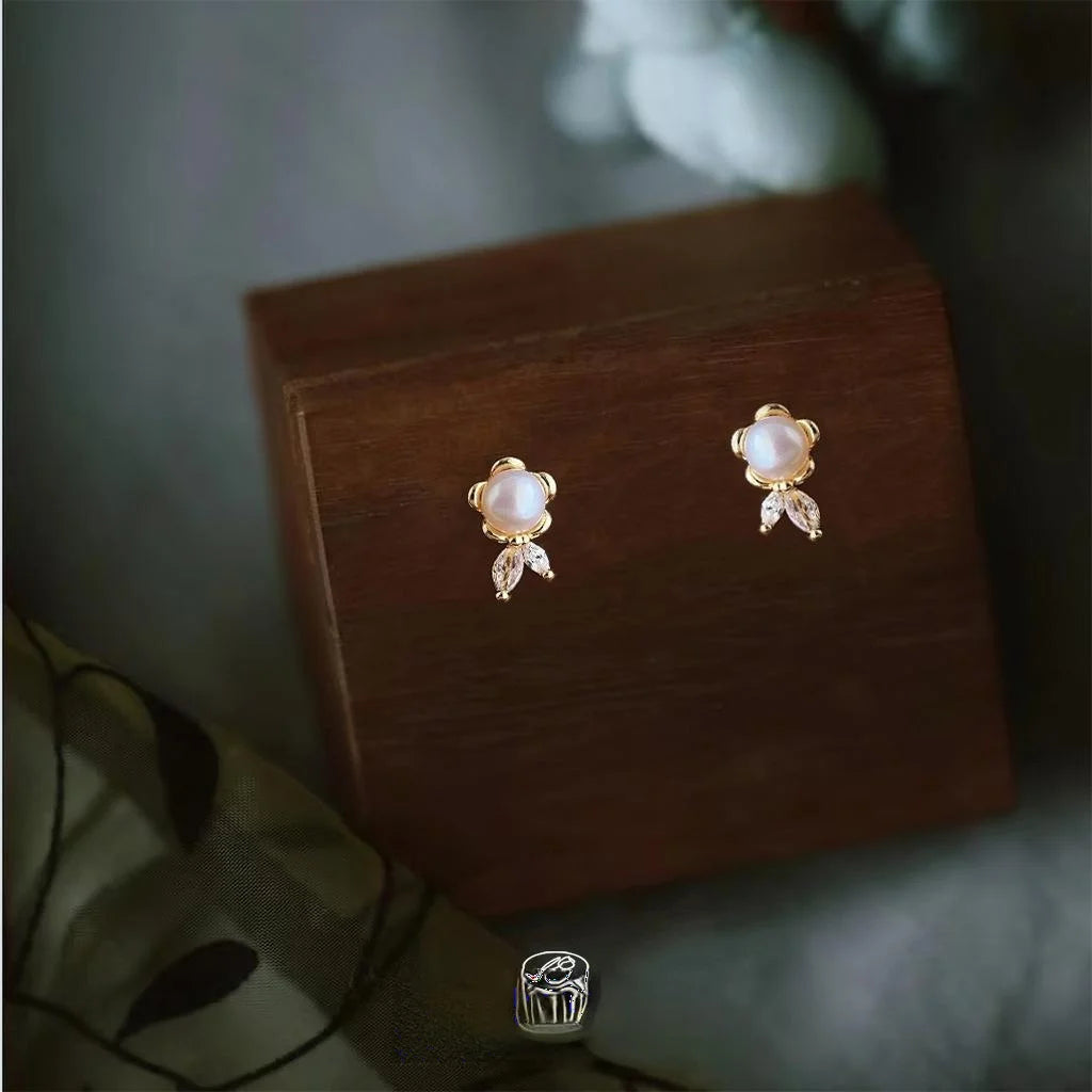 Light Luxury 14K Gold Plated Copper Mini Flower Stud Earrings With Freshwater Pearl Micro Pave Zircon