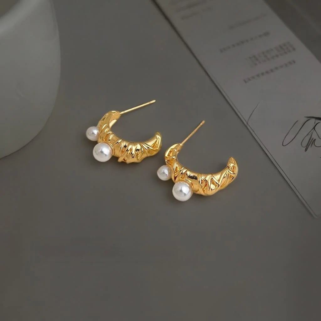 Luxury Electroplated Copper C Shape High Gloss Pearl Geometric Drop Earrings For Women