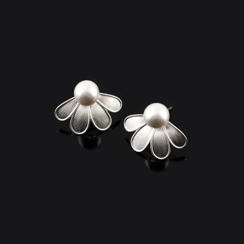 Elegant Pearl Brushed Alloy Petal Flower Stud & Clip On No Piercing Women's Fashion Earrings