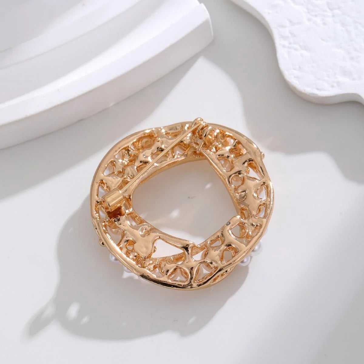 Elegant Alloy Pearl Wreath Brooch For Women, Korean Style Lapel Pin Corsage Suit Accessory Gift