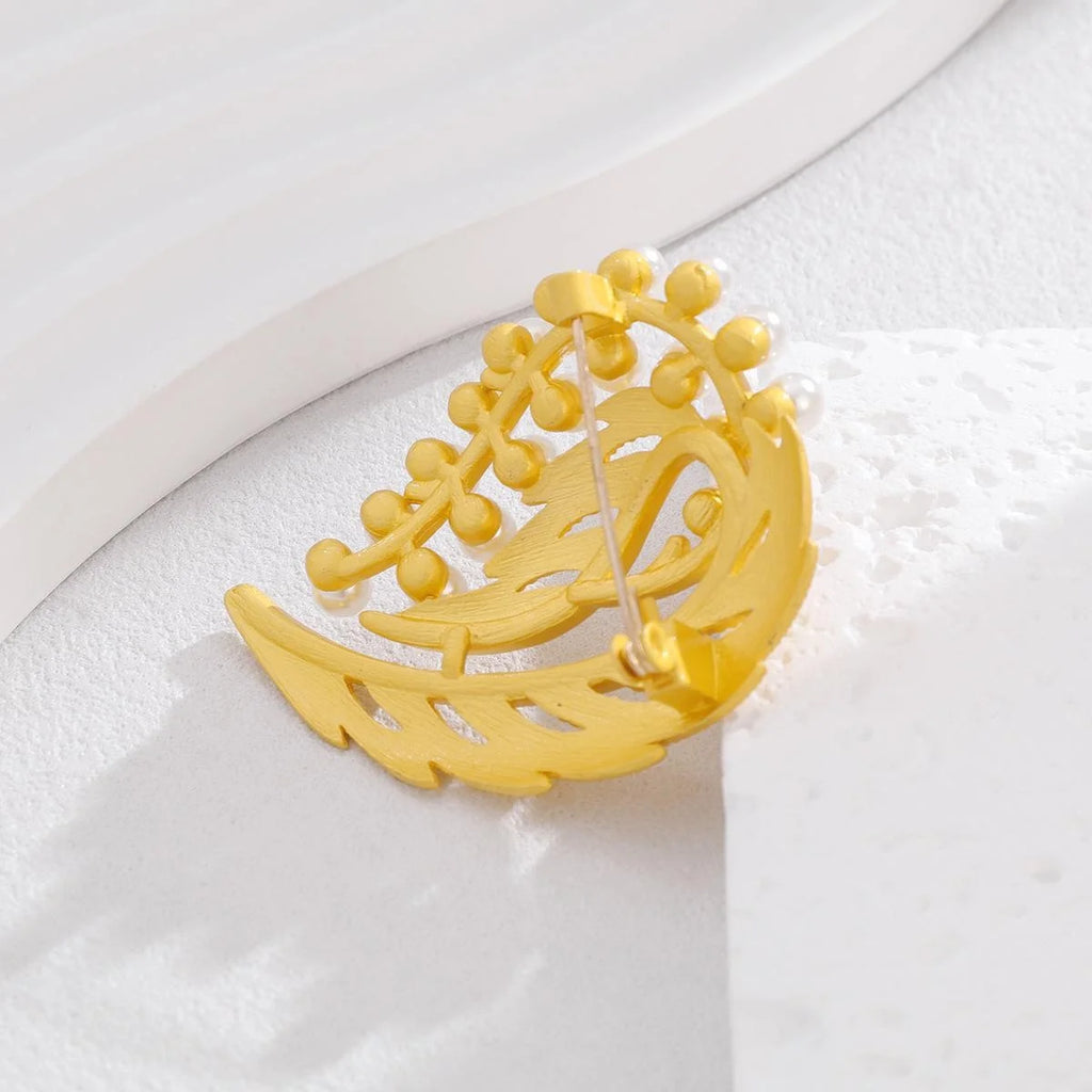 Elegant Gold Alloy Leaf Pearl Brooch Pin, Luxury Feather Lapel Corsage For Women's Suit Accessory Gift
