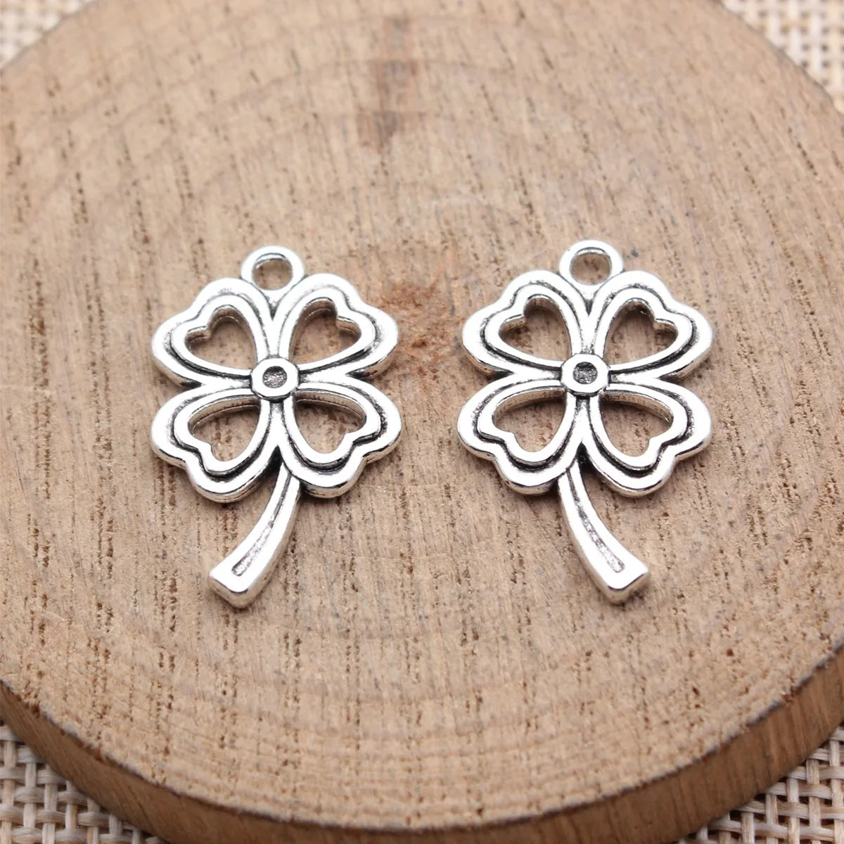 24x16mm 1.45g Multicolor Zinc Alloy Hollow Four Leaf Clover charm pendant for DIY clothing and jewelry