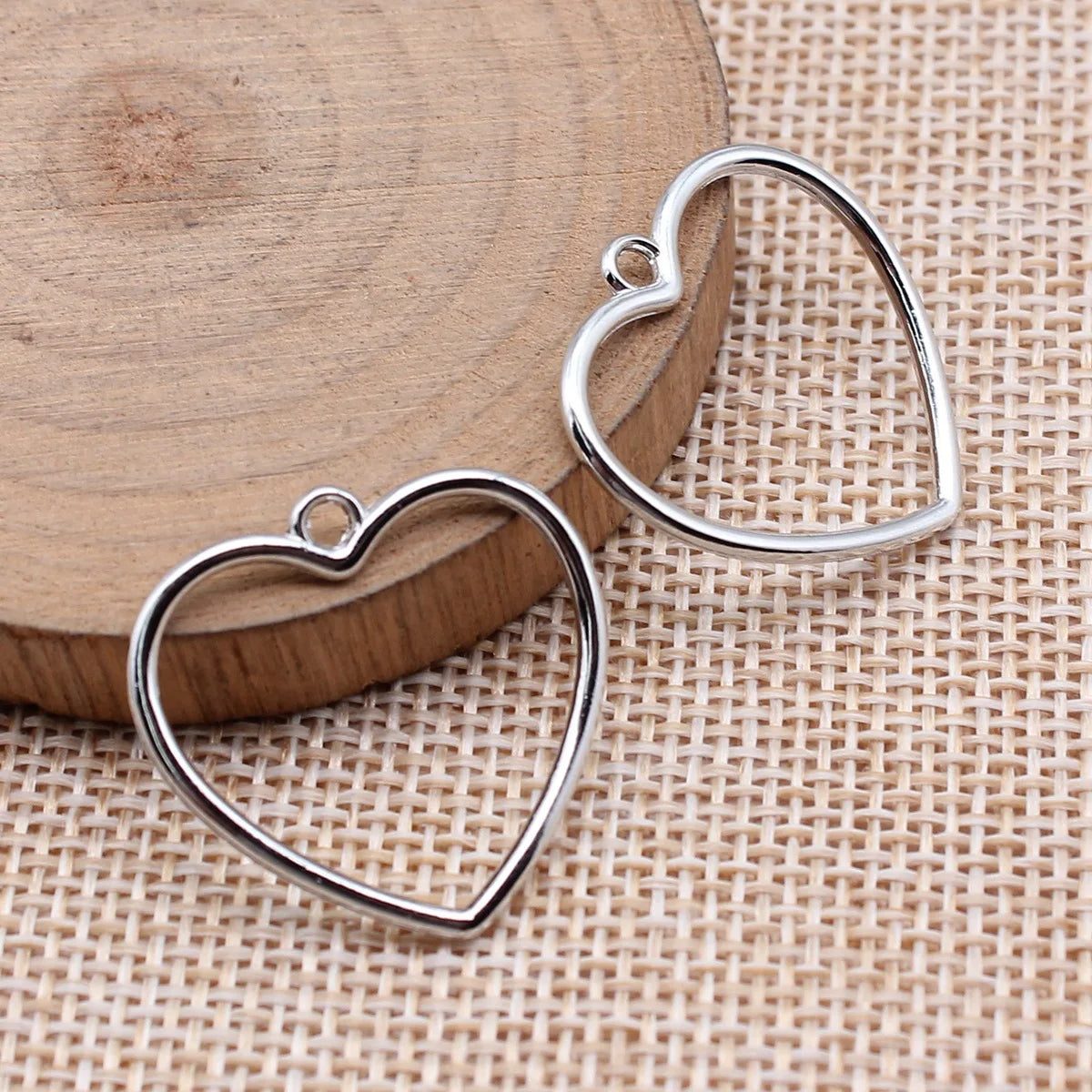 25x25mm 1.05g Multicolor Zinc Alloy Hollow Heart Charm Pendant for DIY Bracelet Necklace Making