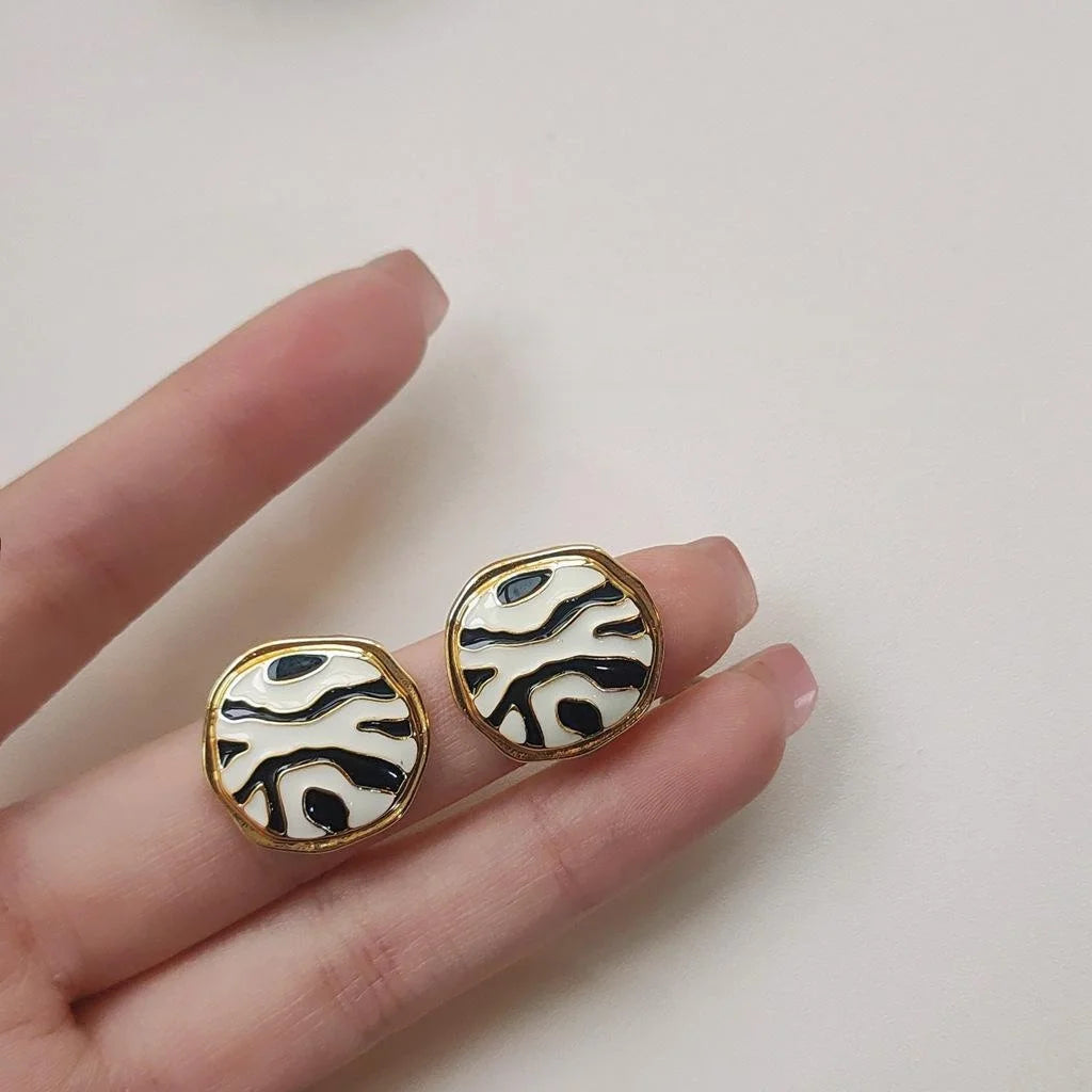 Premium 14K Plated Alloy Round Geometric Black White Enamel Stud Earrings For Women