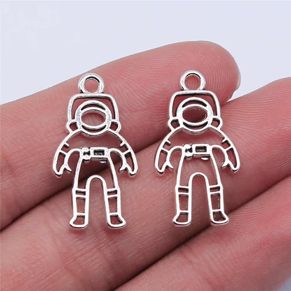 26x14mm 1.2g Antique Silver Zinc Alloy Astronaut Frame Charm Pendant for DIY Jewelry Making