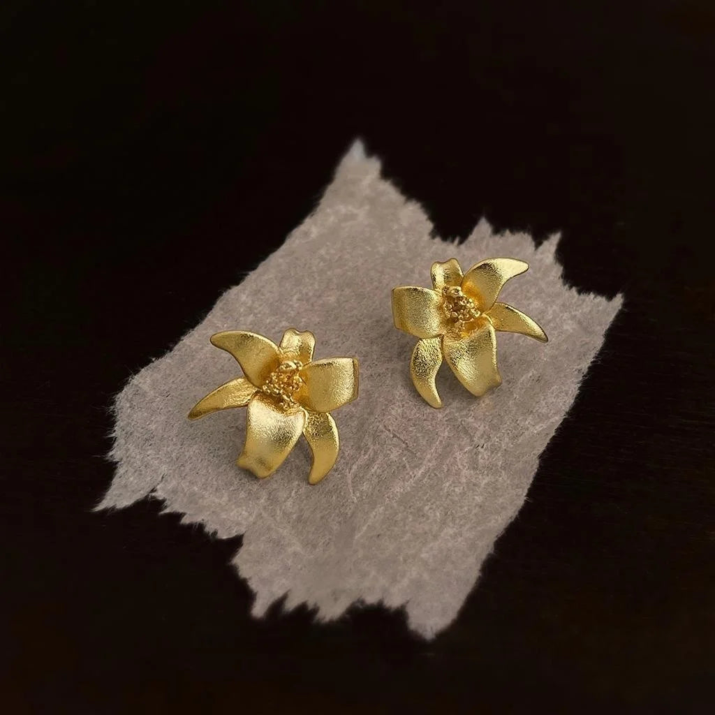 Sandblasted Copper Flower Stud Earrings Elegant High-End Fashion Jewelry