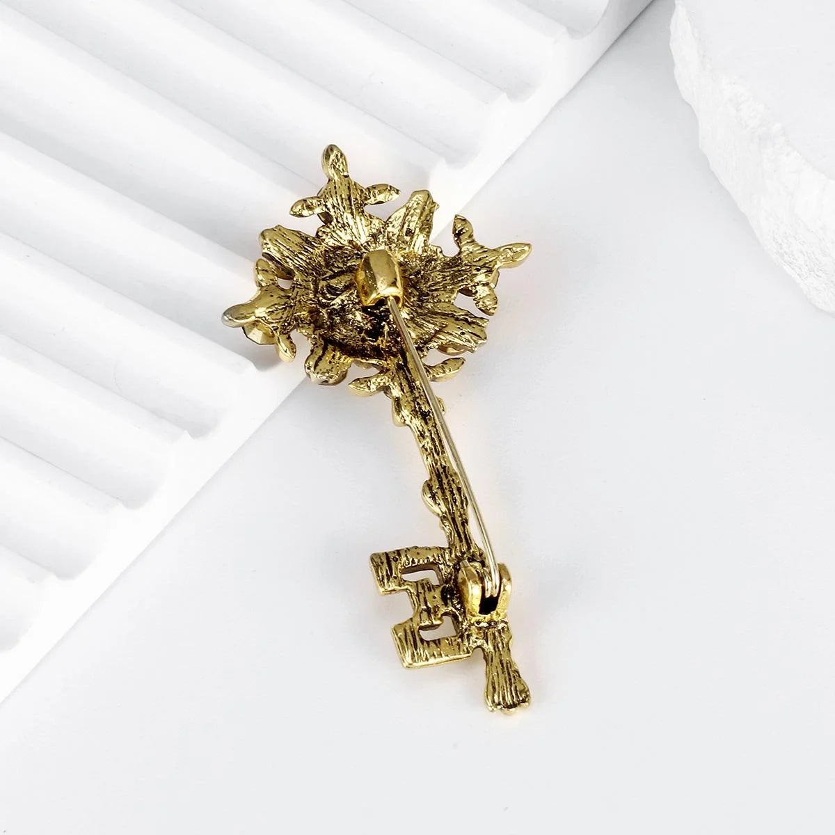 Vintage Gold Alloy Key Brooch With Red Rhinestone Flower, Elegant Women's Lapel Pin Suit Accessory Gift