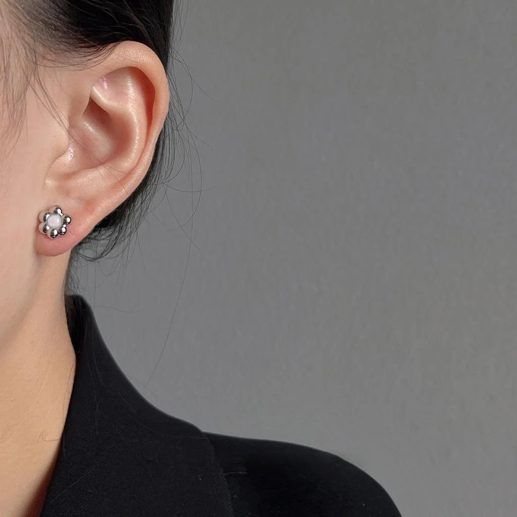2023 Summer New Mini Flower Silver Plated Copper Stud Earrings Fresh Sweet Minimalist Jewelry