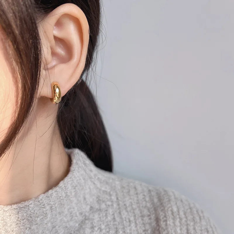 Elegant Gold Alloy Geometric Round Spiral Hoop Stud & Clip On No Piercing Minimalist Ear Cuff Earrings