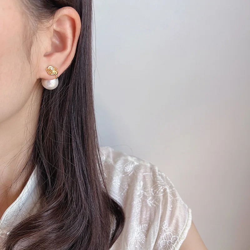 Luxury Camellia Flower Pearl Rhinestone Stud & Clip On No Piercing Elegant Gold Alloy Earrings