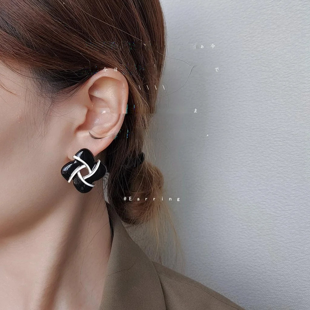 French Vintage Red Square Enamel Alloy Flower Stud Earrings Light Luxury Geometric Jewelry