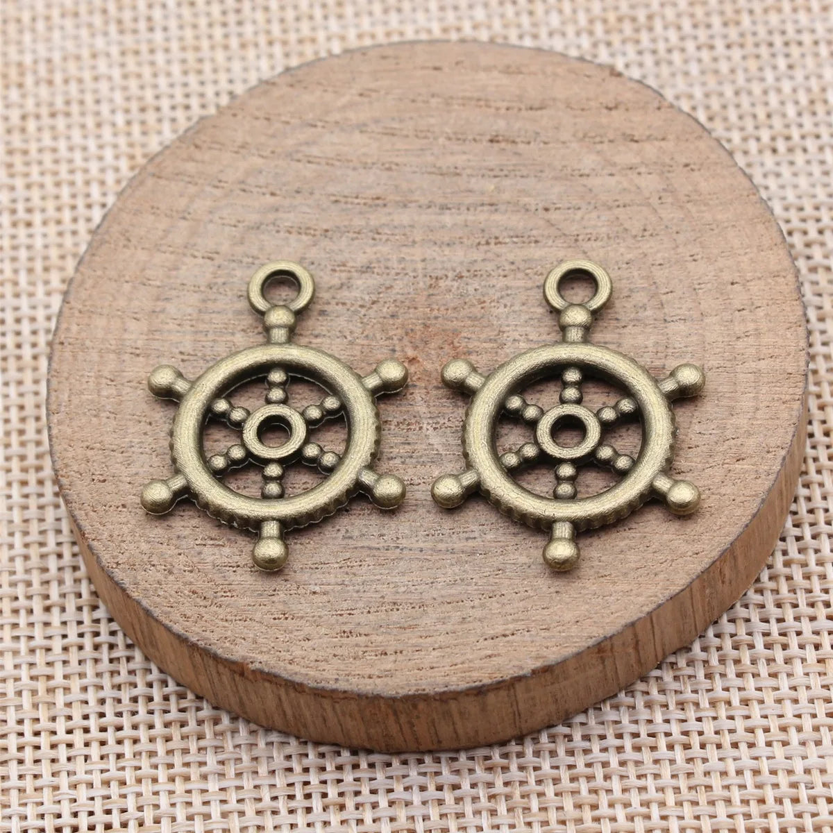 29.6x22mm 2.8g Antique Bronze Tone Zinc Alloy Ship Wheel Charm Pendant for Nautical Jewelry DIY