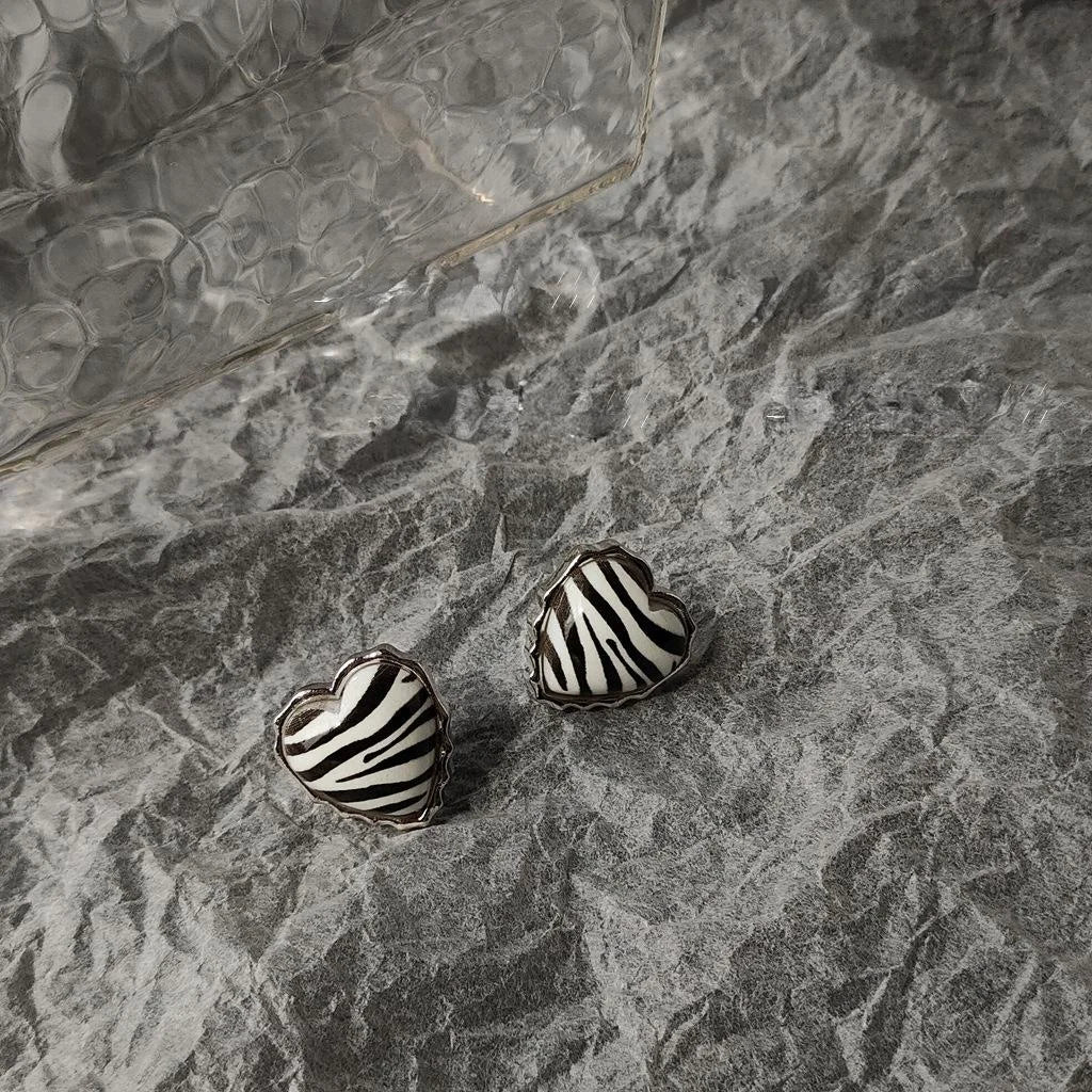 Copper Black White Zebra Stripe Heart Stud Earrings Korean Japanese Fashion Statement Jewelry for Women