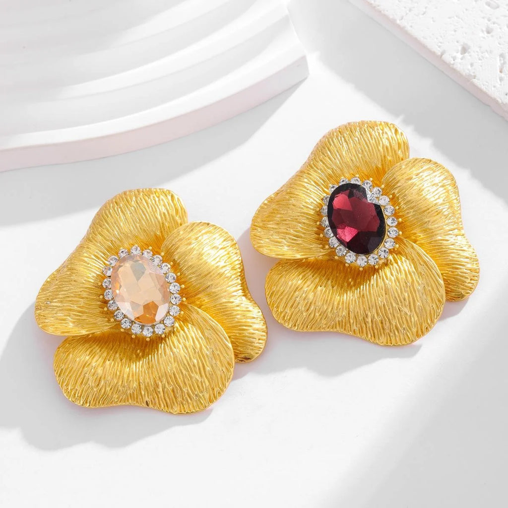 Elegant Gold Flower Brooch With Rhinestone Crystal Center, Luxury Lapel Pin Corsage Suit Accessory