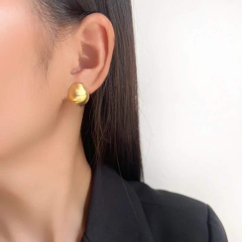 Elegant Brushed Gold Alloy Round Ball Spiral Stud & Clip On No Piercing Women's Fashion Earrings