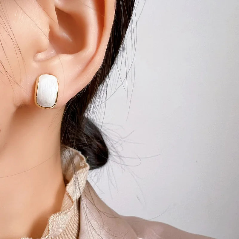 Vintage Gold Alloy Spiral Disc Geometric Enamel Stud & Clip On No Piercing Elegant Women's Earrings