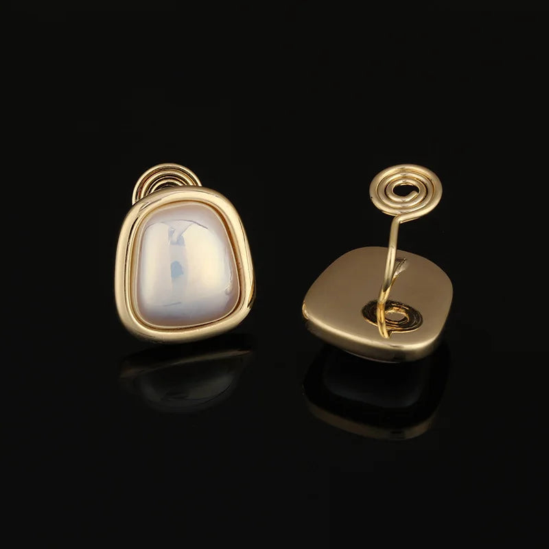 Elegant Rounded Geometric Mabe Pearl Alloy Stud & Clip On No Piercing Luxury Minimalist Earrings