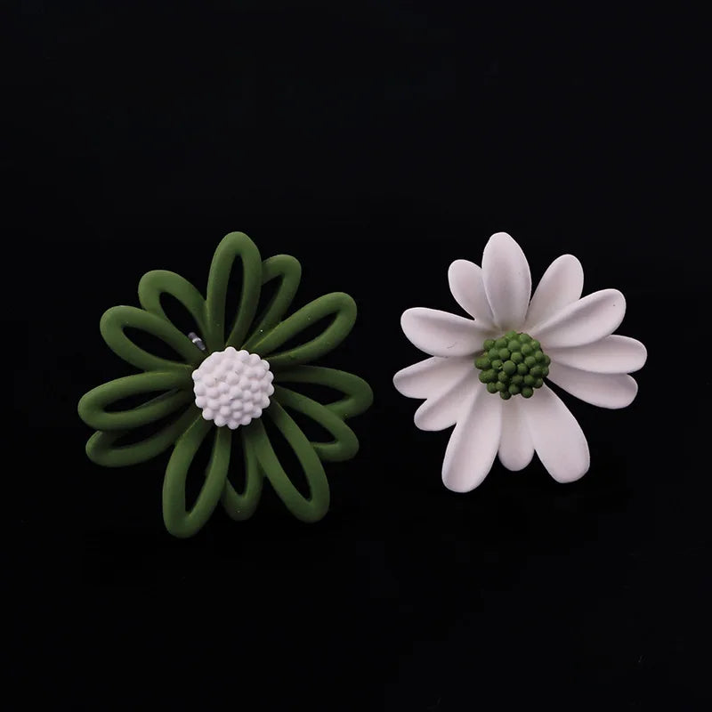 Elegant Daisy Flower Alloy Enamel Stud & Clip On No Piercing Korean Style Floral Earrings