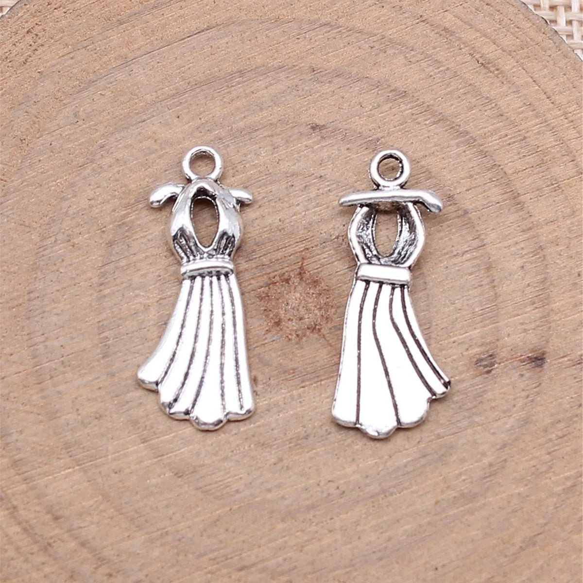 23x10mm 0.73g Antique Silver Zinc Alloy Dress Charm Pendant for DIY Necklace Bracelet Jewelry Making