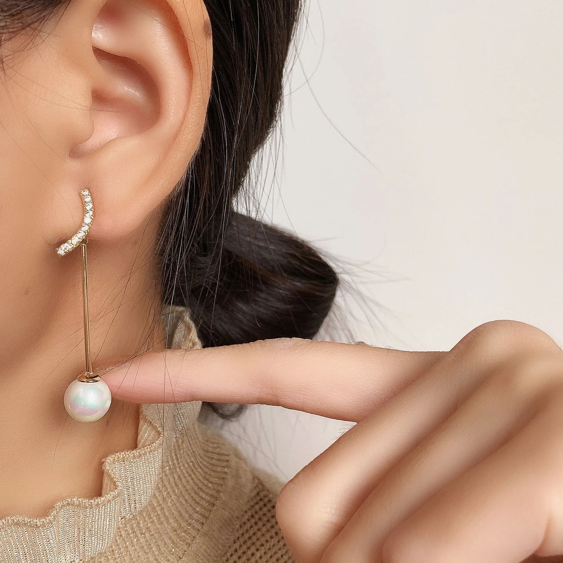 Elegant Luxury Women Long Pearl Drop Spiral Zircon Alloy Stud & Clip On No Piercing Dangle Earrings