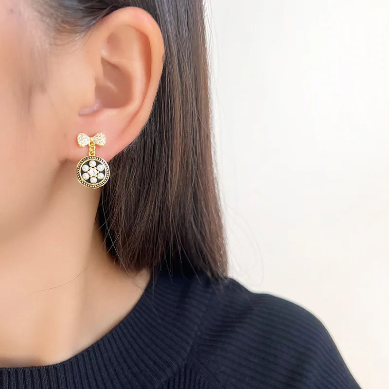Vintage Pearl Flower Bow Rhinestone Round Stud & Clip On No Piercing Women's Fashion Earrings