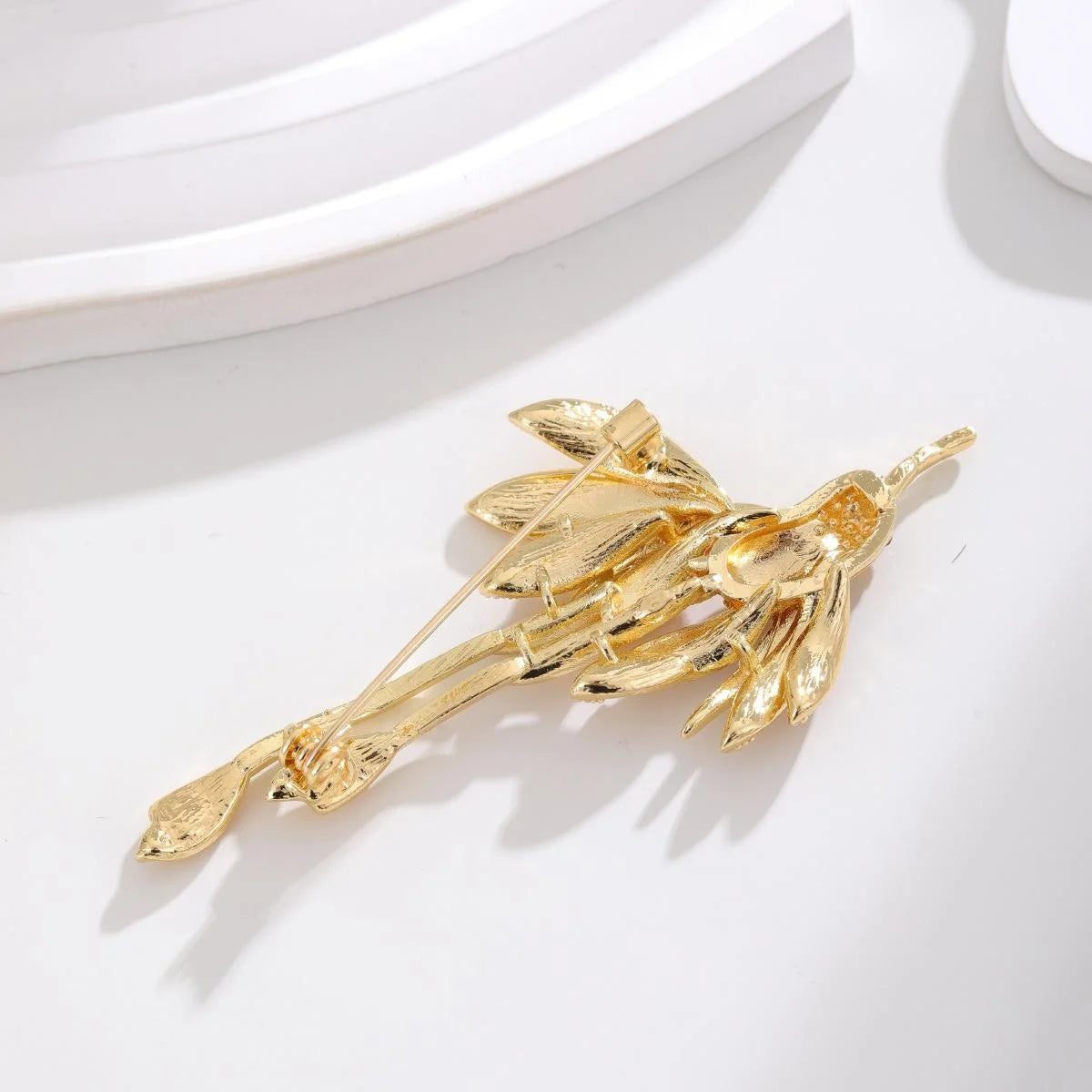 Elegant Enamel Flying Bird Brooch With Rhinestone Accents, Luxury Lapel Pin Corsage Suit Accessory Gift