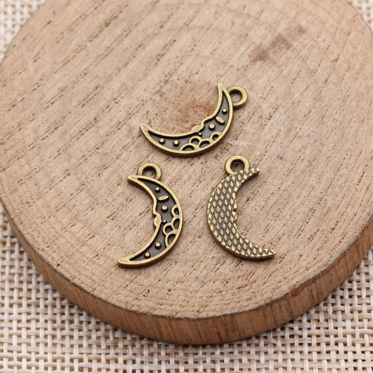 17x9.3mm 0.51g Multicolor Zinc Alloy Moon Charm Pendant for DIY Necklace Bracelet Jewelry Making