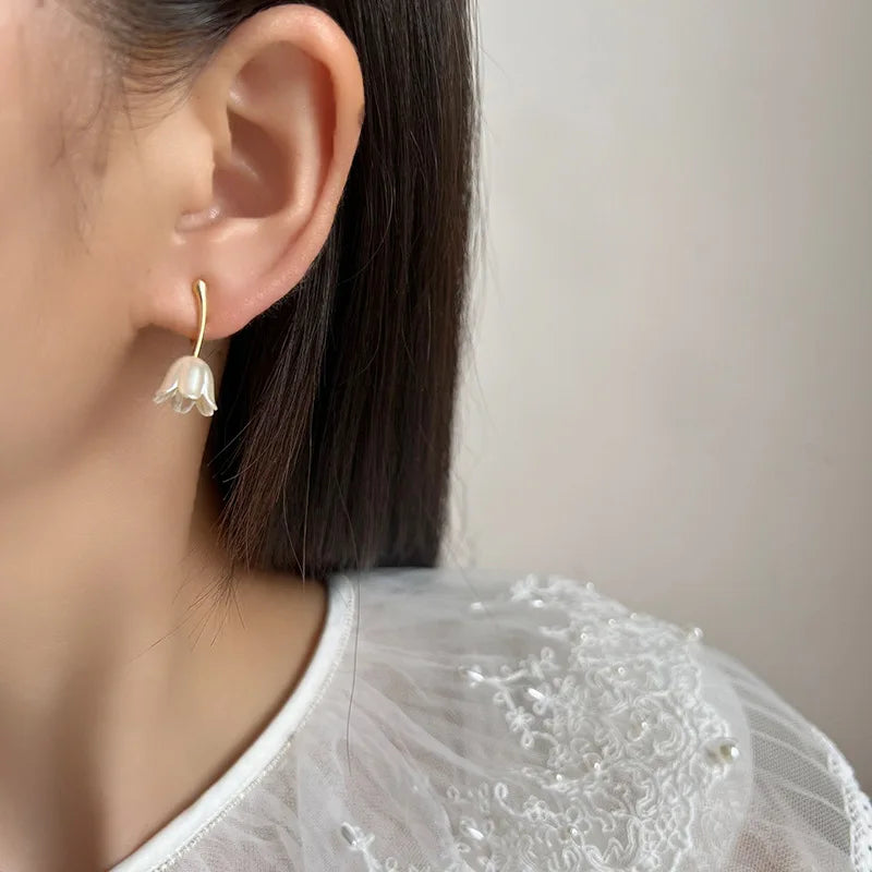 Vintage Lily Flower Pearl Alloy Drop Stud & Clip On No Piercing Hong Kong Style Elegant Earrings