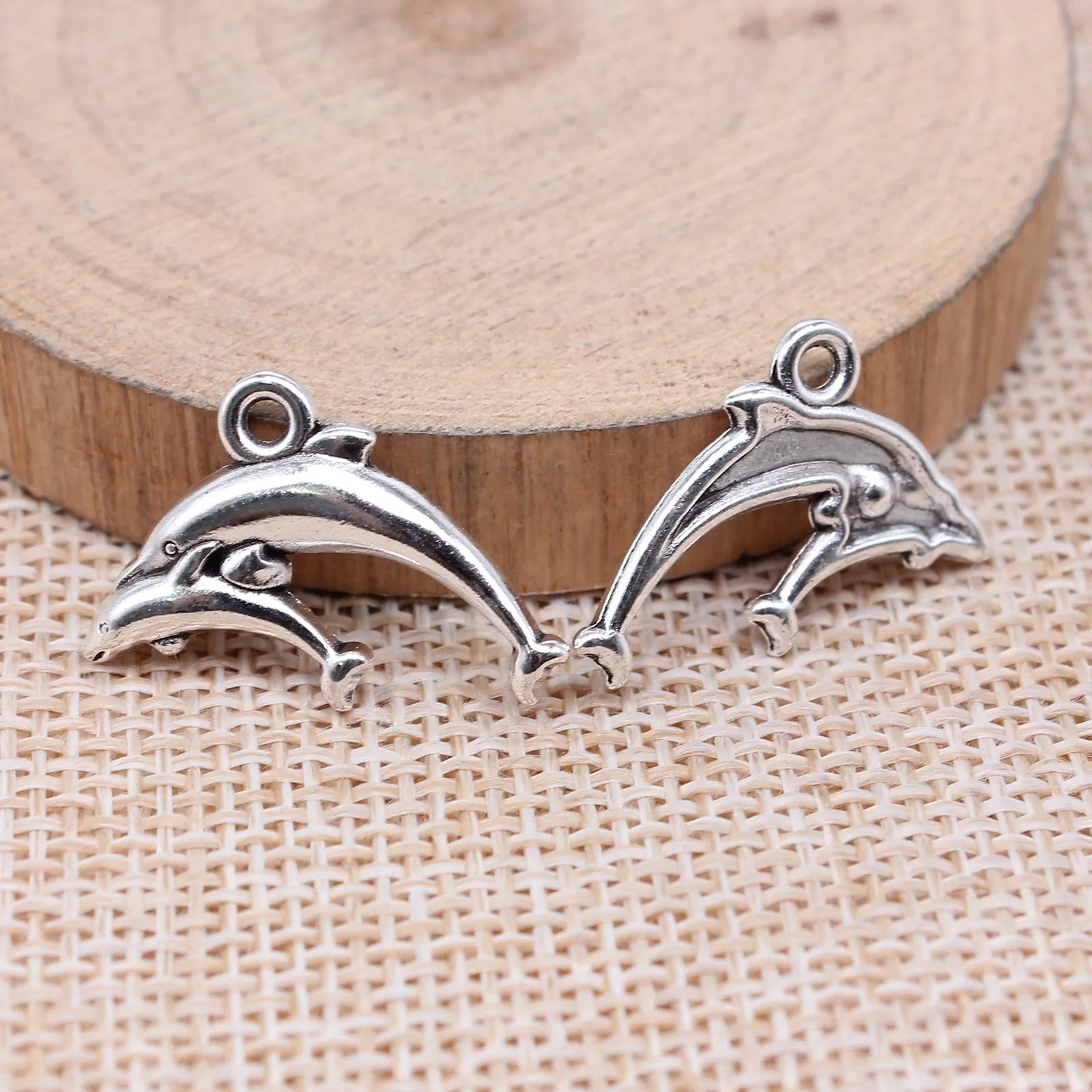 16x23mm 1.4g Antique Silver Zinc Alloy Dolphin Charm Pendant for DIY Bracelet Necklace Jewelry Making
