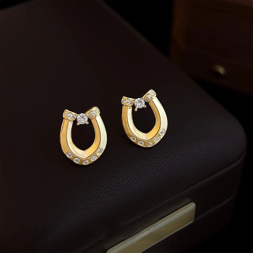 Designer U Shape Horseshoe Micro Pave Zircon Copper Stud Earrings For Fashion OL Style