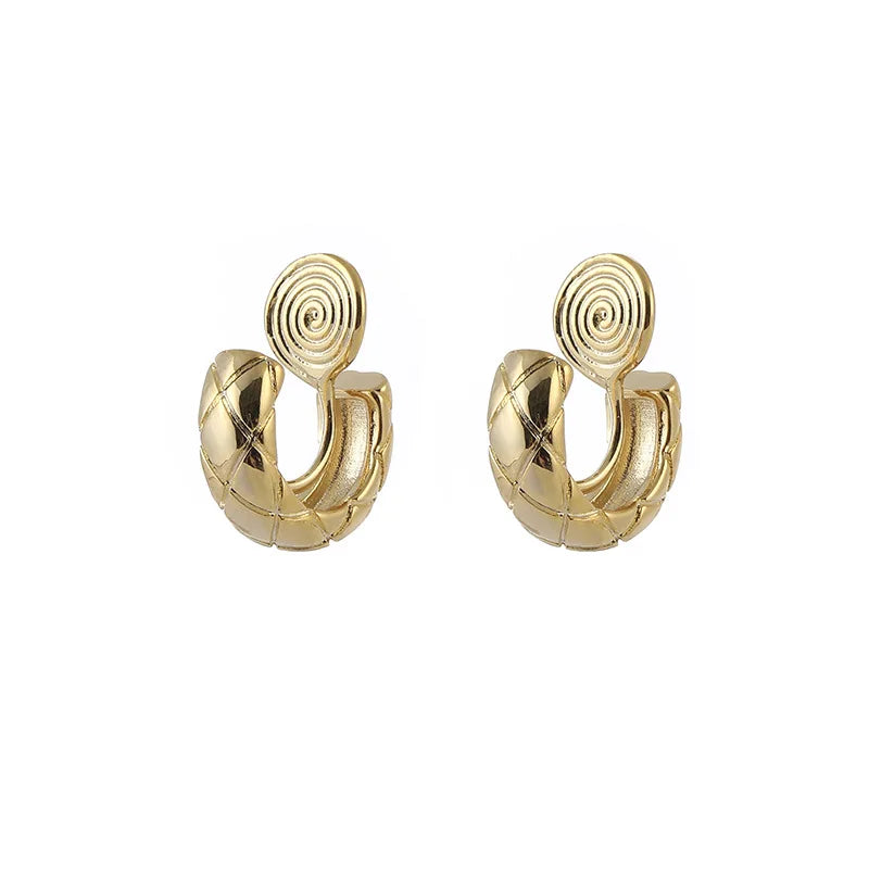 Elegant Gold Alloy Quilted Hoop Stud & Clip On No Piercing Spiral Disc Minimalist Fashion Earrings