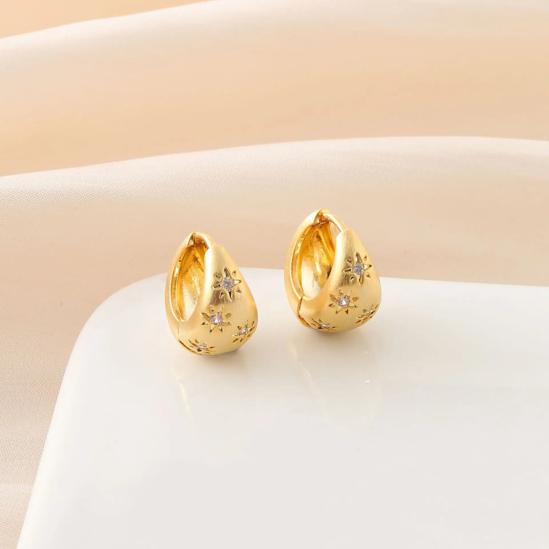 Elegant Brushed Gold Alloy Teardrop Hoop Star Zircon Stud & Clip On No Piercing Huggie Earrings