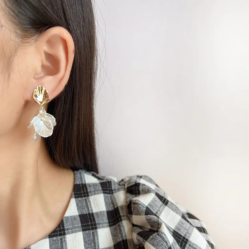 Elegant Gold Alloy Shell Petal Baroque Pearl Drop Stud & Clip On No Piercing Women's Earrings