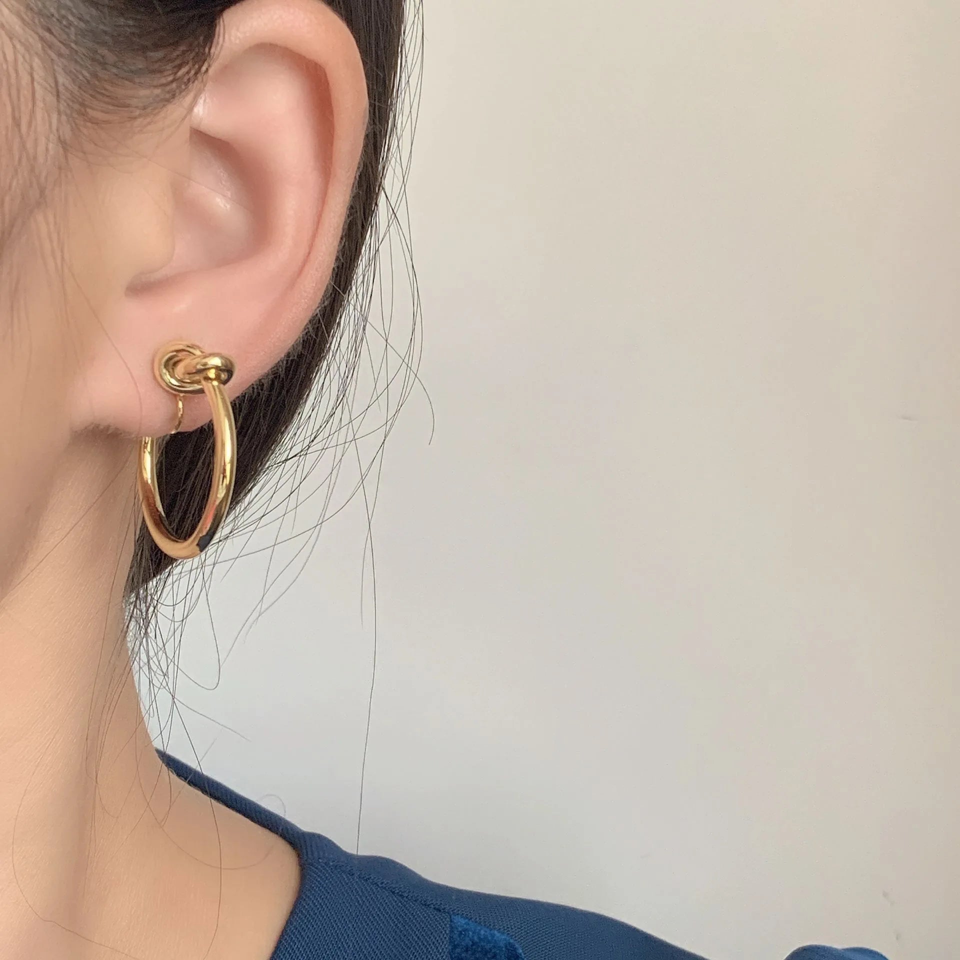 Elegant Gold Alloy Knot Hoop Spiral Disc Stud & Clip On No Piercing Minimalist Round Circle Earrings
