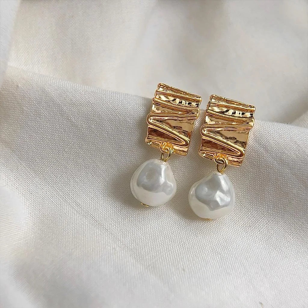 French Light Luxury Baroque Irregular Pearl Geometric Textured Stud Earrings