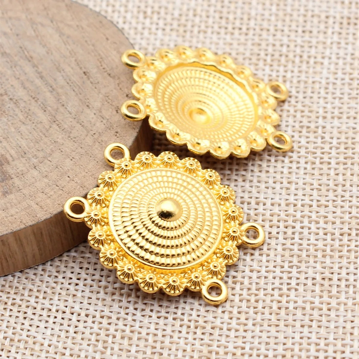 32x28mm 3.1g Multicolor Zinc Alloy Four-Hole Connector Charm for Body Chain Forehead Chain Making