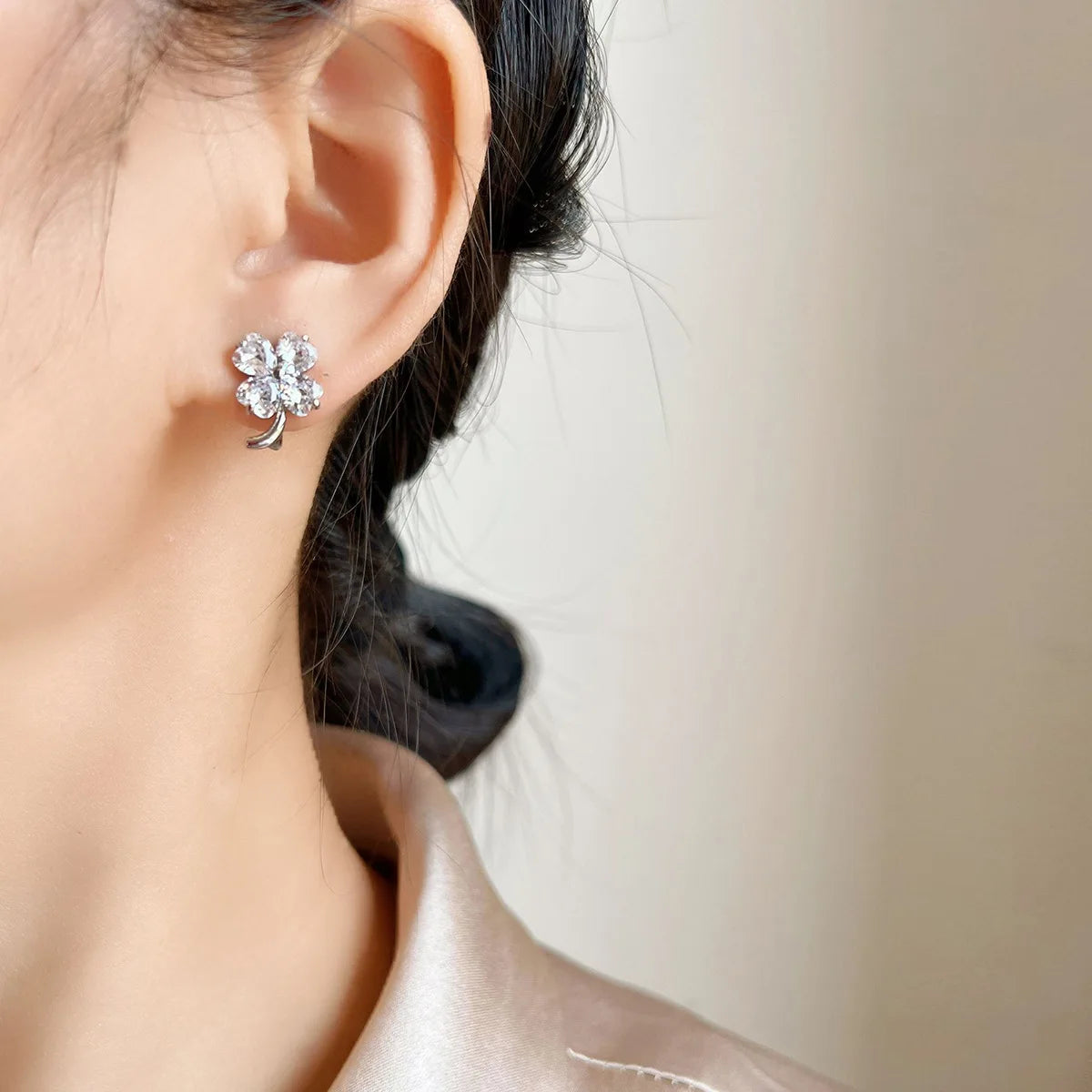 Elegant Alloy Zircon Lucky Clover Flower Stud & Clip On No Piercing Commuter Ear Cuff Earrings
