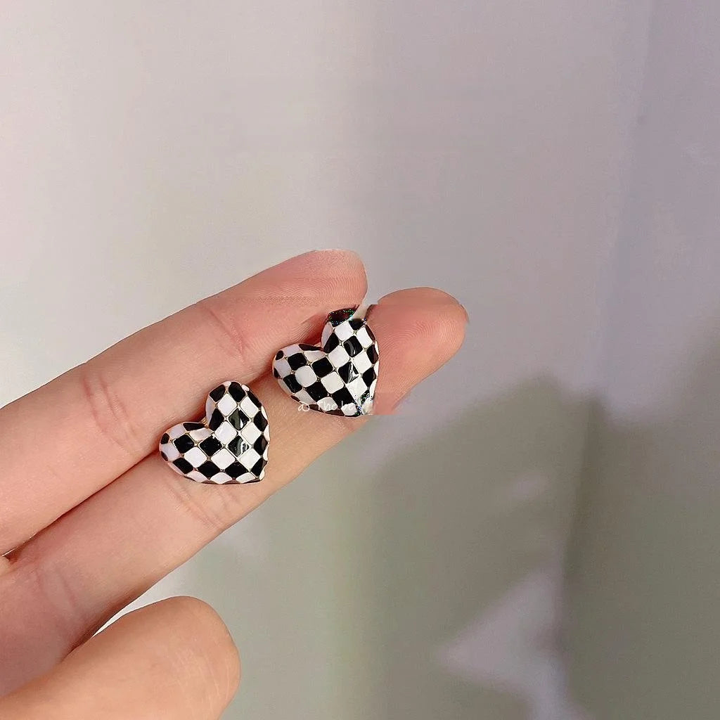 Elegant Black White Checker Heart Copper Stud Earrings Minimalist Enamel Casual Jewelry