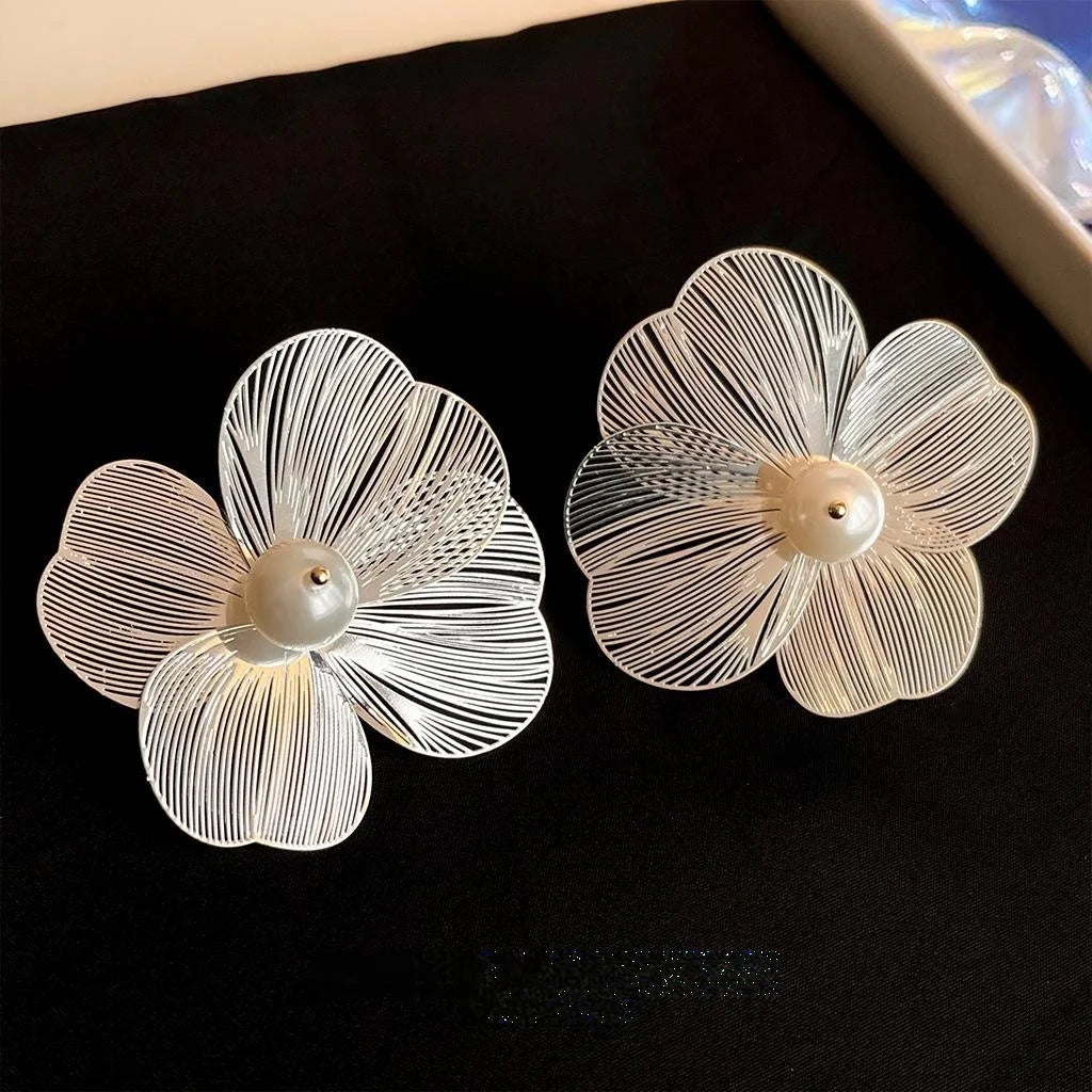 2025 Designer Exaggerated Flower Drop Earrings Copper Glass Pearl Street Style Jewelry