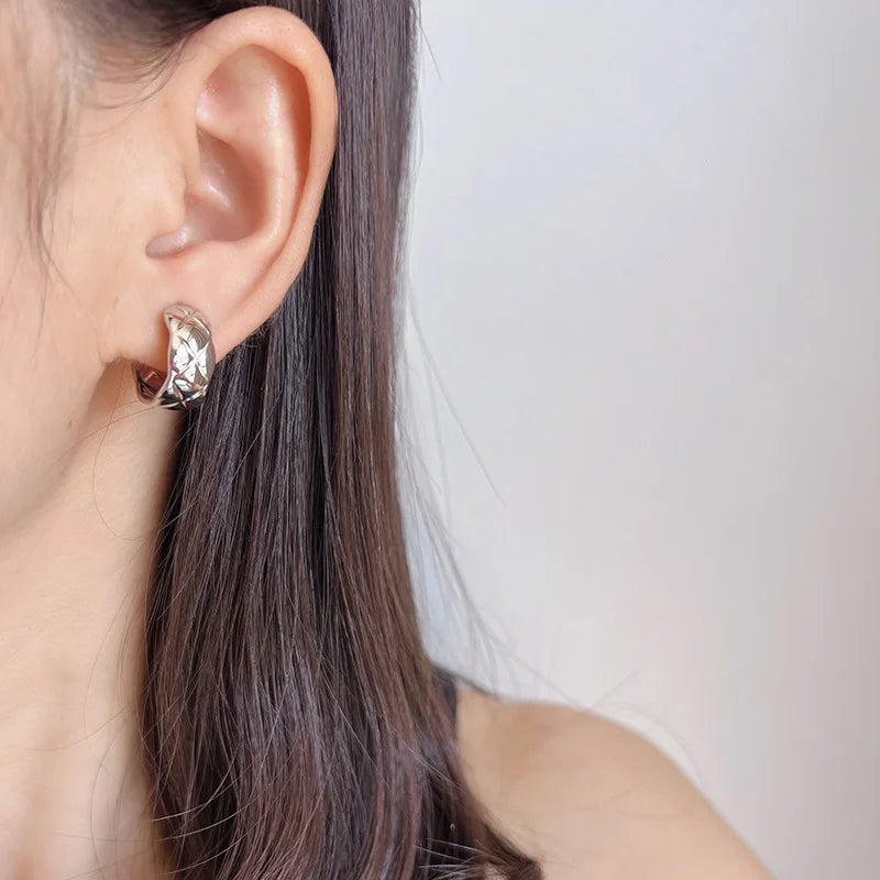 Elegant Silver Alloy Quilted Swirl Hoop Stud & Clip On No Piercing Huggie Statement Earrings
