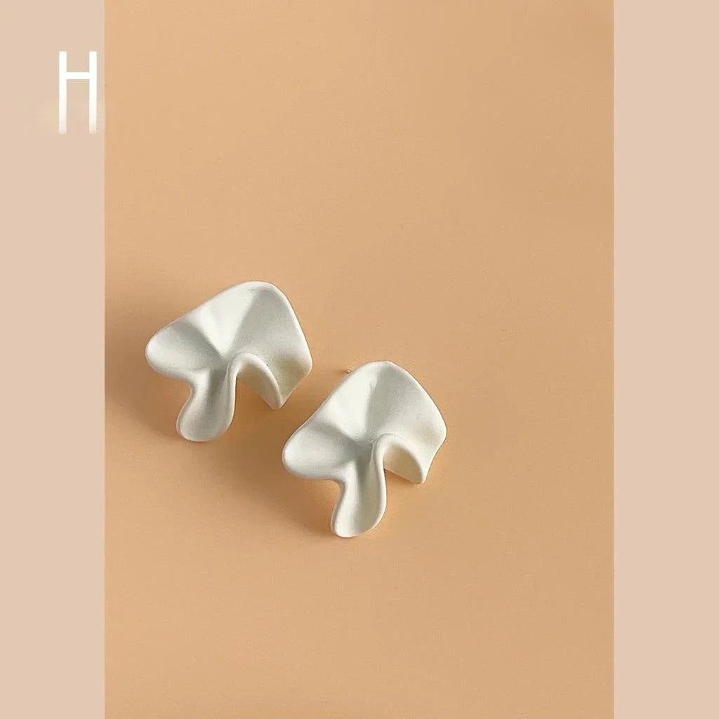 French Cream White Metal Irregular Geometric Pleated Flower Stud Earrings Vintage Hepburn Style