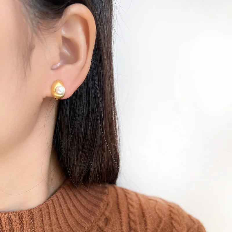 Elegant Luxury Brushed Gold Alloy Oval Teardrop Pearl Stud & Clip On No Piercing Women's Fashion Earrings