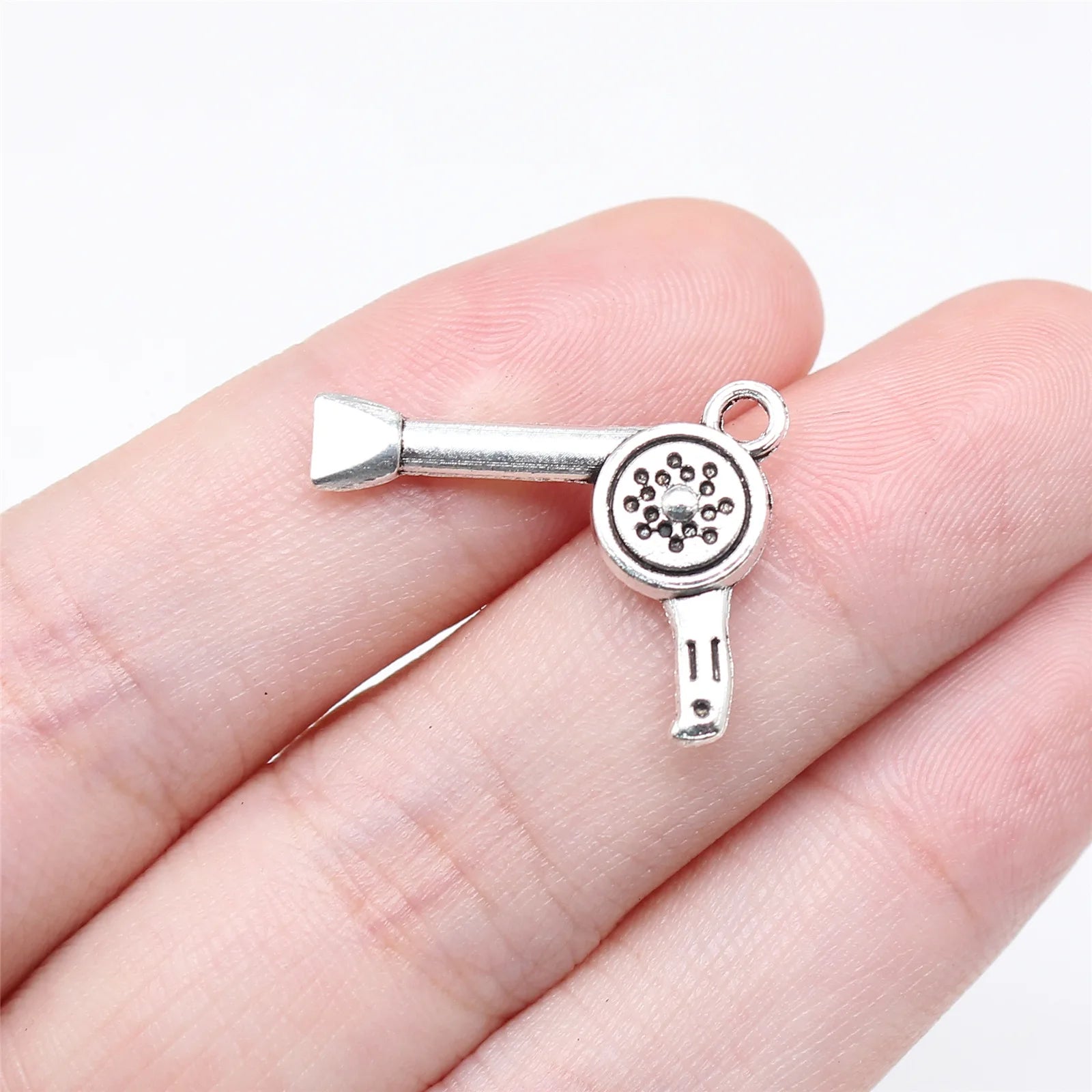 17x21mm 1.4g Antique Silver Zinc Alloy Hair Dryer Charm Pendant for DIY Bracelet Necklace Making