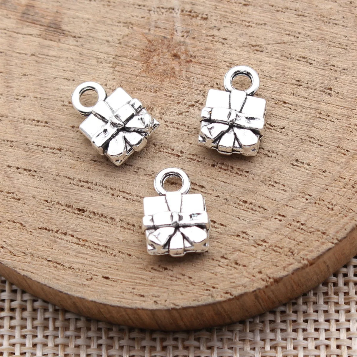11.6x8.2mm 0.85g Antique Silver Zinc Alloy Gift Charm Pendant for DIY Bracelet Necklace Jewelry Making