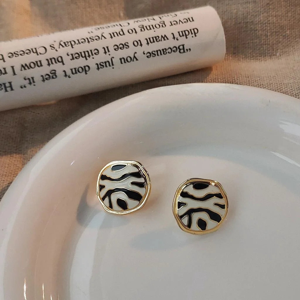Premium 14K Plated Alloy Round Geometric Black White Enamel Stud Earrings For Women