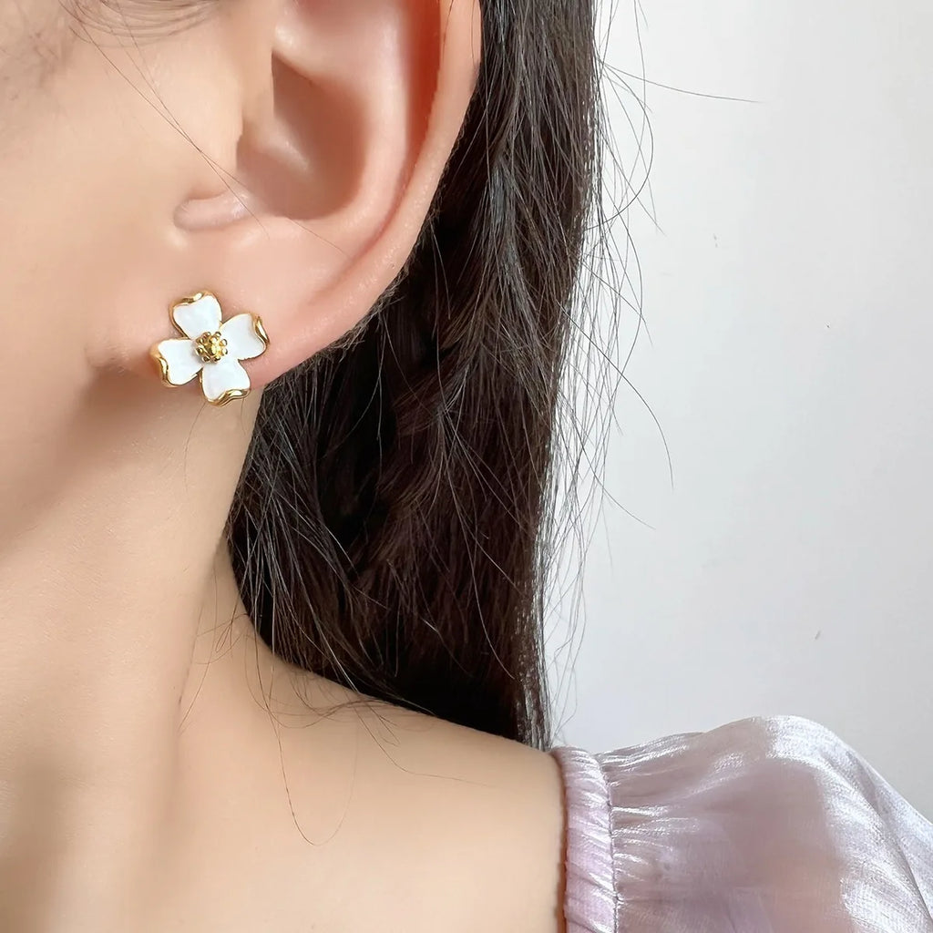 Elegant White Enamel Flower Alloy Stud & Clip On No Piercing French Style Women's Earrings