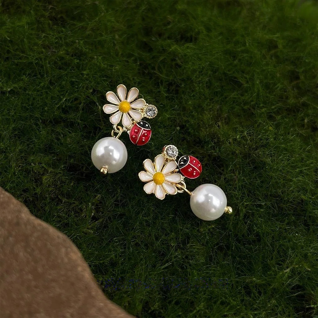 Sweet Daisy Ladybug Enamel Glass Drop Earrings For Women, Cute Floral Forest Style Jewelry