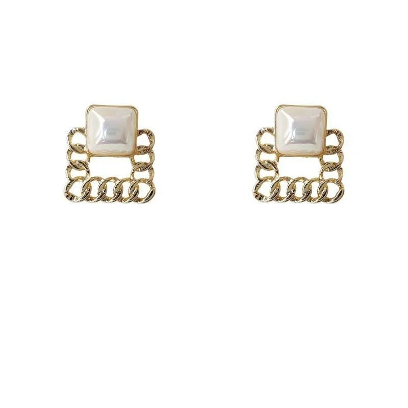 Light Luxury Vintage French Court Shell Pearl Geometric Hollow Square Stud Earrings