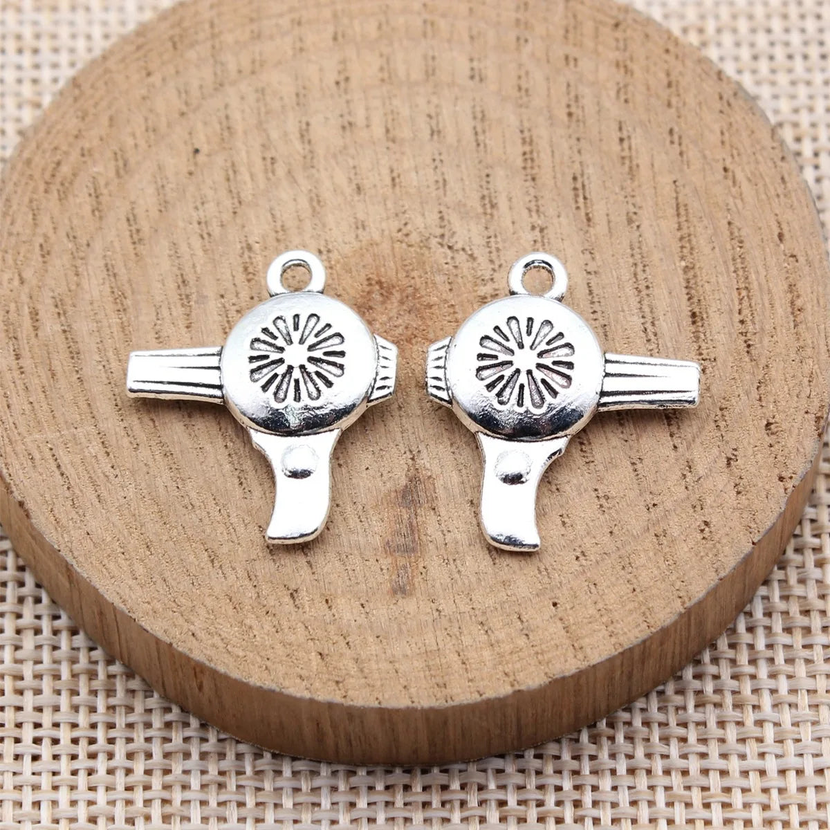 23x20mm 3g Antique Silver Zinc Alloy Hair Dryer Charm Pendant for DIY Beauty Theme Jewelry Making